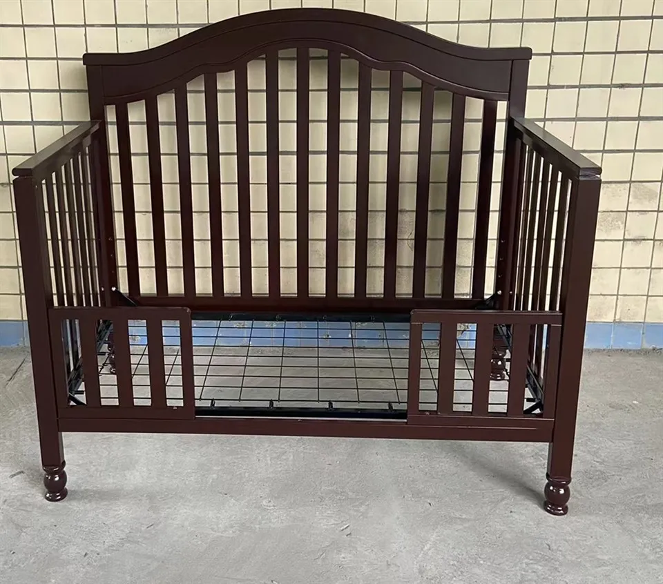 木製ベビーベッド